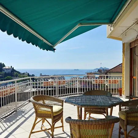 Il Mare In Terrazza Apartment *